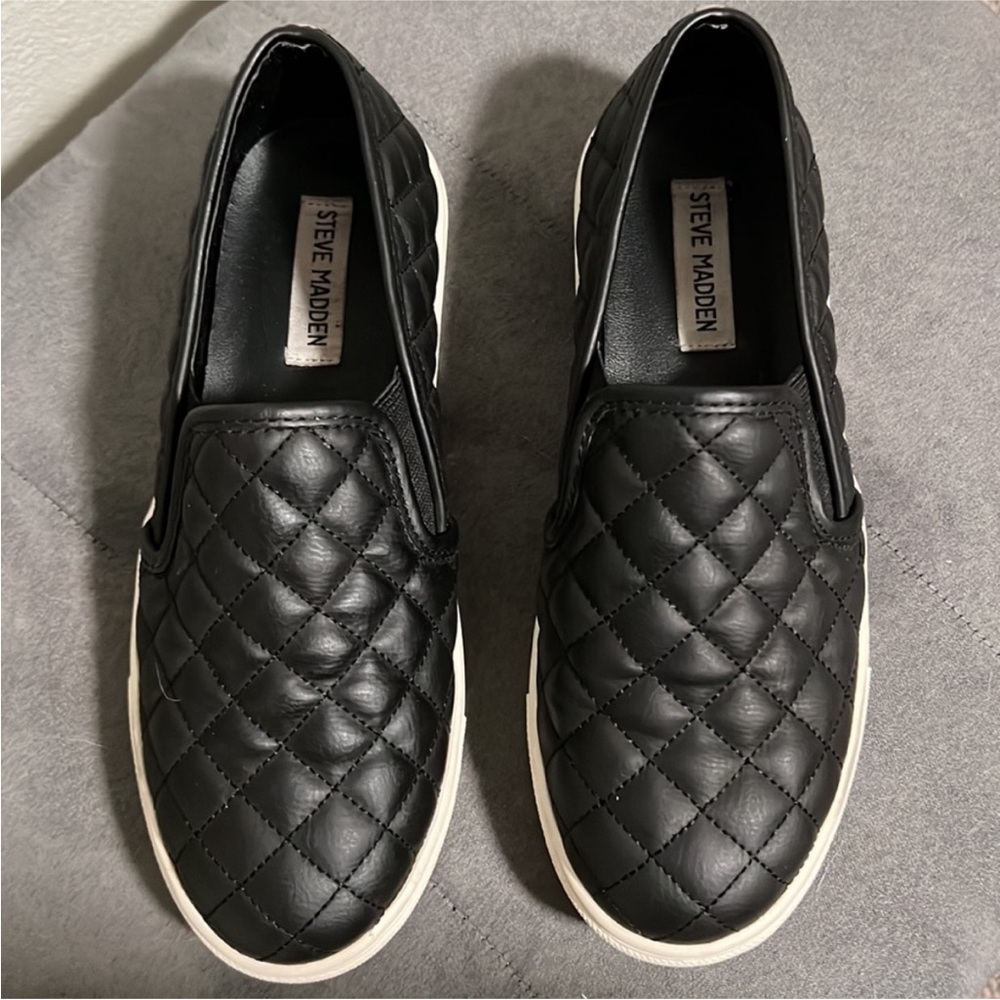 Steve Madden Black Slip On Quilted Eccentrcq Shoes - Picture 4 of 7